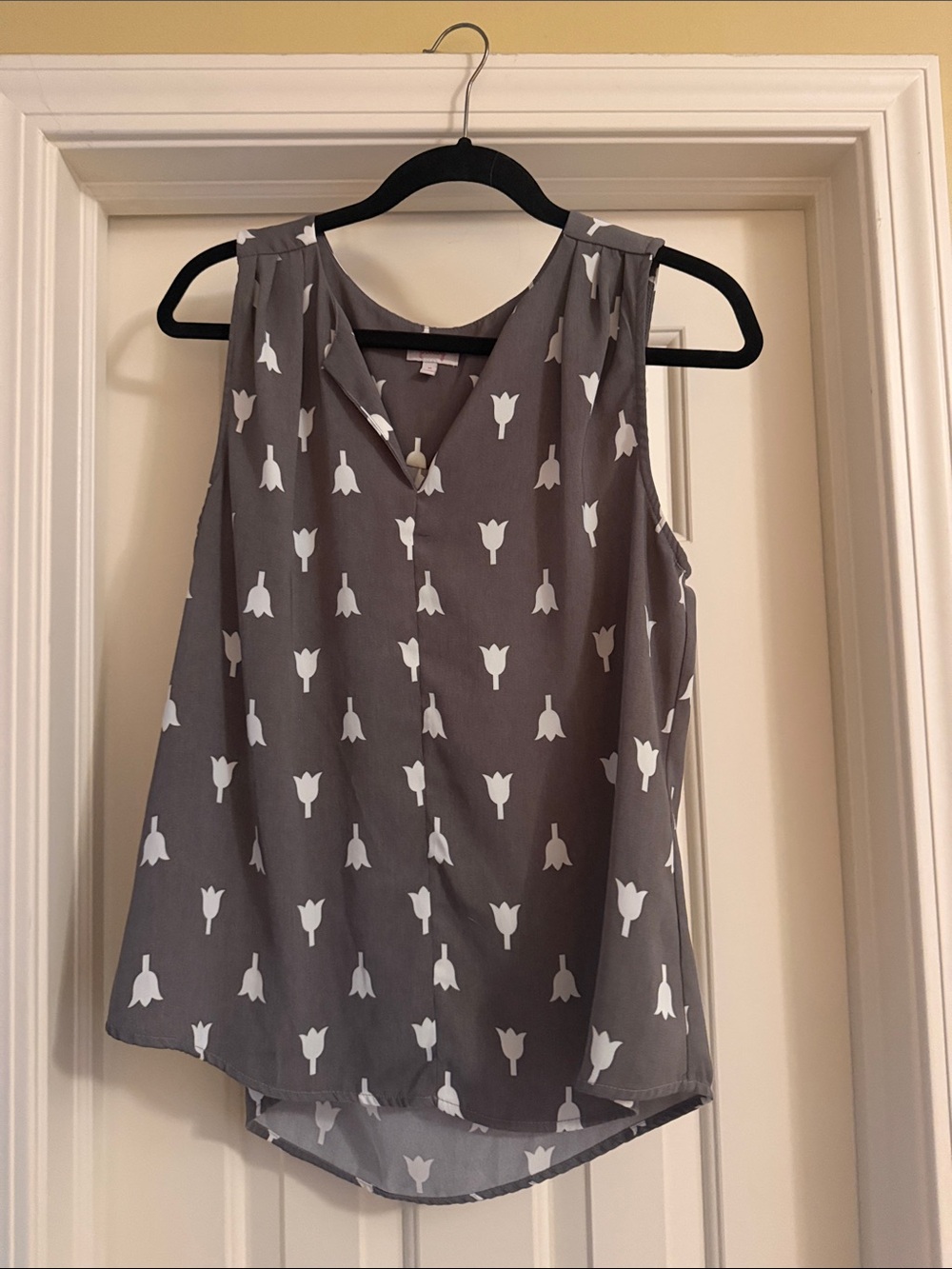 Pixley Gray Sleeveless V-Neck Camisole with White Tulip Print